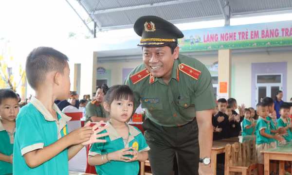 Khánh thành và bàn giao Trường Mầm non tại xã biên giới Hoàng Văn Thụ