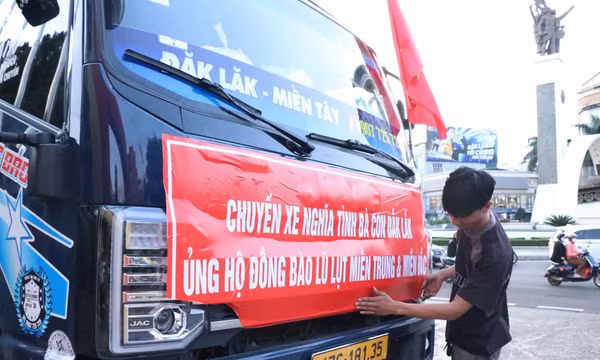Đồng bào các dân tộc tỉnh Đắk Lắk sẻ chia khó khăn với nhân dân vùng bị thiên tai