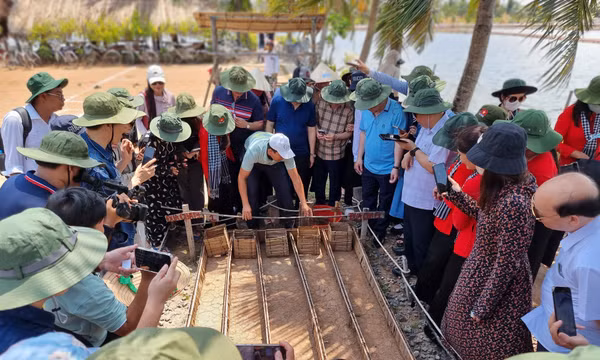 Phát triển du lịch xanh gắn với văn hóa bản địa