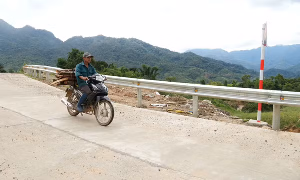 Con đường mới nối lại nhịp sống vùng sạt lở