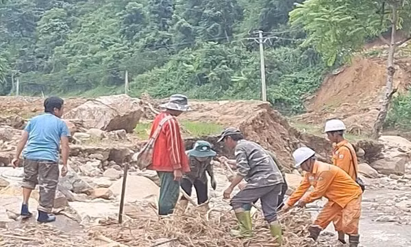 Khôi phục cấp điện trở lại cho hàng nghìn khách hàng bị ảnh hưởng do mưa lũ tại Sơn La