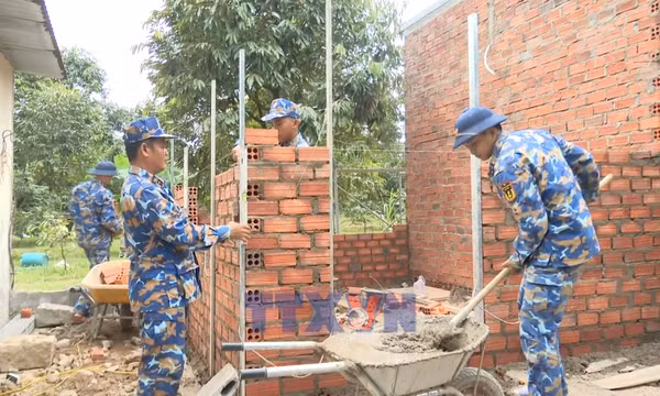 Mái ấm trách nhiệm và nghĩa tình từ những 'người thợ xây mặc áo lính biển'