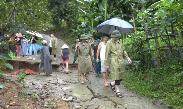 Sơ tán nhiều hộ dân tại Thanh Hóa do nứt núi
