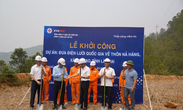 Đưa điện lưới Quốc gia về thôn Nả Háng