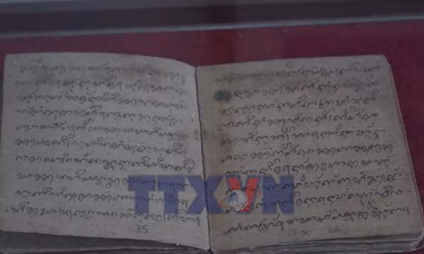 Bảo tồn thư tịch cổ của người Chăm loại hình tư liệu đặc biệt quý hiếm