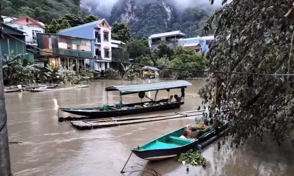 Cao Bằng: Cấm tuyệt đối việc di chuyển bằng bè, mảng trong vùng lũ