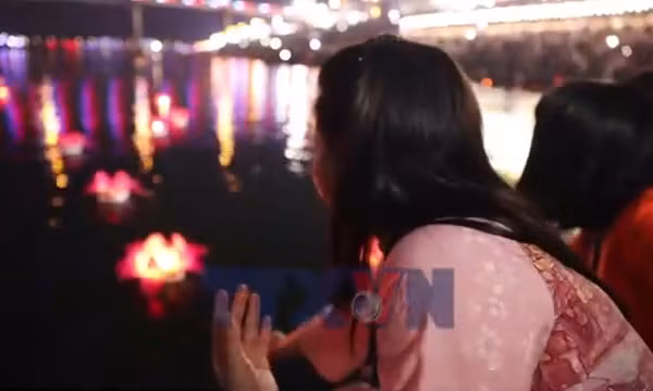 Lễ cầu ngư, thả hoa đăng trên sông Đà
