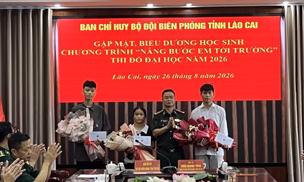 Thêm nhiều học sinh vùng biên thi đỗ đại học nhờ Chương trình 'Nâng bước em tới trường'