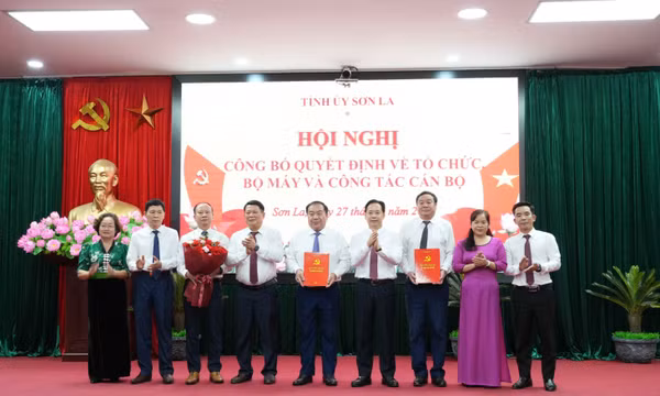 Sắp xếp, hoàn thiện tổ chức bộ máy của hệ thống chính trị
