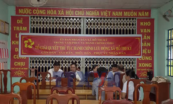 'Thứ Bảy về ấp' trao niềm tin số cho đồng bào dân tộc
