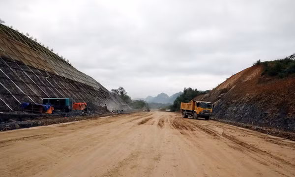 Ngày đêm bám công trường cao tốc cửa khẩu Hữu Nghị - Chi Lăng
