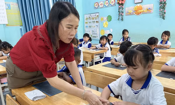 Ưu tiên các chương trình dạy tiếng Lào, Campuchia tại các xã biên giới