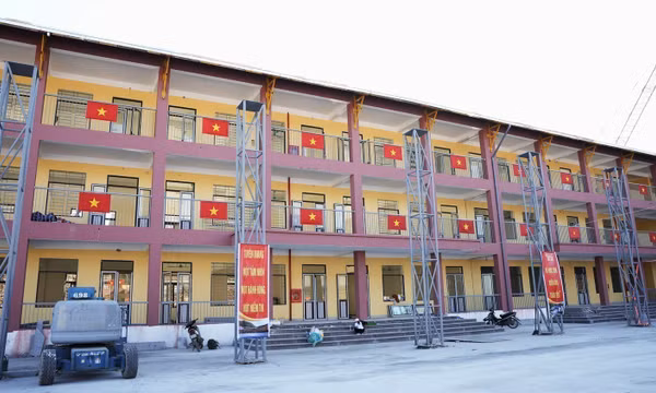 Học sinh vùng cực Bắc đón năm học mới trong những ngôi trường khang trang