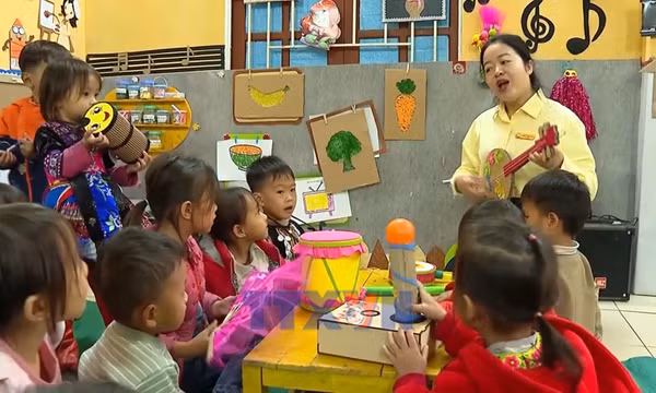 Cô giáo 'trồng người' trên non cao