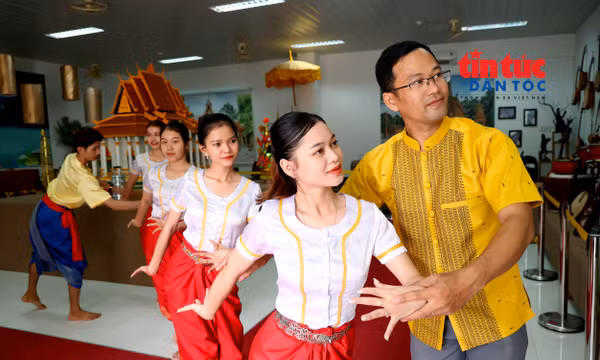 Sức sống mới vùng đồng bào Khmer Vĩnh Long