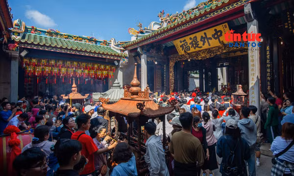 Hội quán người Hoa ở Chợ Lớn hút khách dịp Lễ hội Nguyên Tiêu