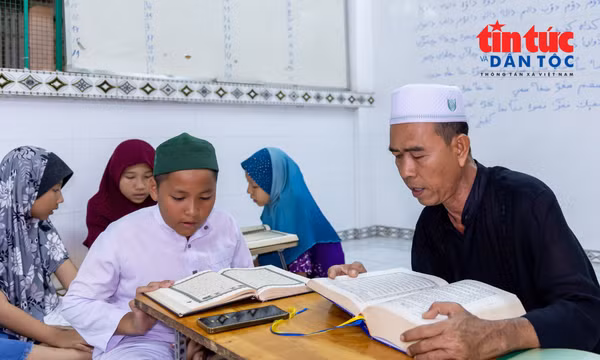 Đưa quy định pháp luật đến gần hơn với bà con Chăm Islam
