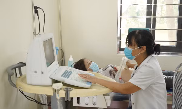 Chăm sóc, bảo vệ sức khỏe nhân dân là nhiệm vụ ưu tiên hàng đầu