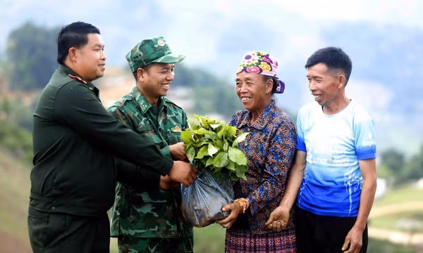 Biên cương gắn kết, vun đắp tình hữu nghị đặc biệt Việt - Lào