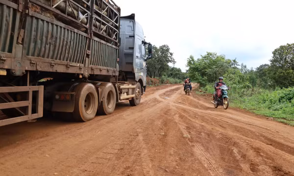 Đồng Nai: Đường liên tỉnh xuống cấp nghiêm trọng, người dân mong sớm được đầu tư