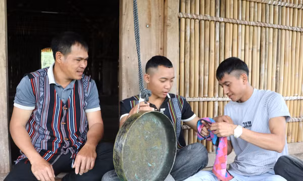 Âm vang tiếng chiêng ba giữa đại ngàn đầu Xuân