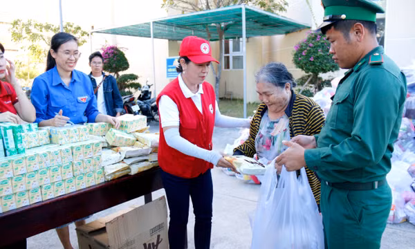 Hội chợ 0 đồng Xuân Bính Ngọ 2026 đến với người nghèo Lâm Đồng