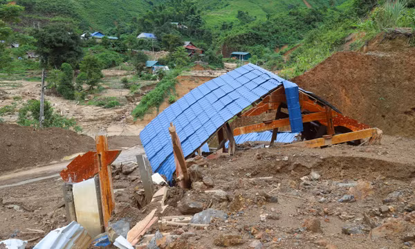 Người dân tâm lũ biên giới Nhôn Mai có nhà mới đón xuân