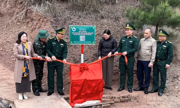 Mô hình 'Thông tin biên cương số' thiết thực với người dân miền núi biên giới