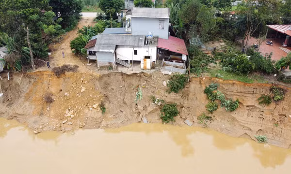 Phú Thọ: Ban hành Lệnh xây dựng công trình khẩn cấp đối với sự cố sạt lở bờ, vở sông đê hữu Lô