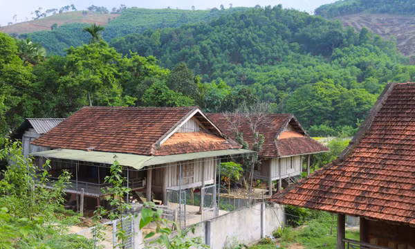 Nhà sàn người Thái ở thung lũng Bình Chuẩn