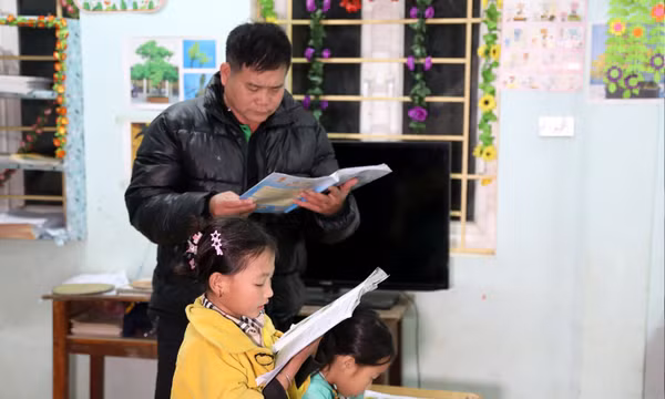 ​Lớp học đêm trên đỉnh Piêng Vai