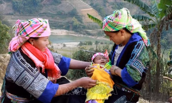 Nâng cao chất lượng dân số từ nền tảng chăm sóc bà mẹ và trẻ em