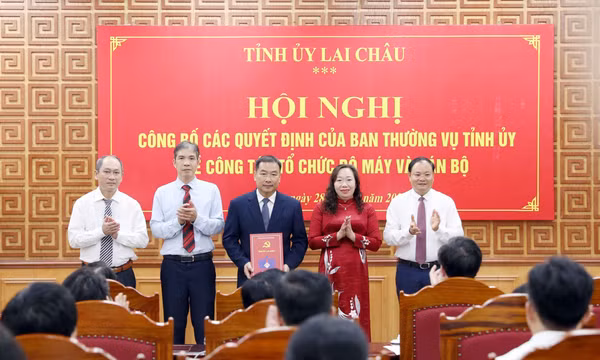 Công bố các quyết định về bộ máy và cán bộ tại Lai Châu