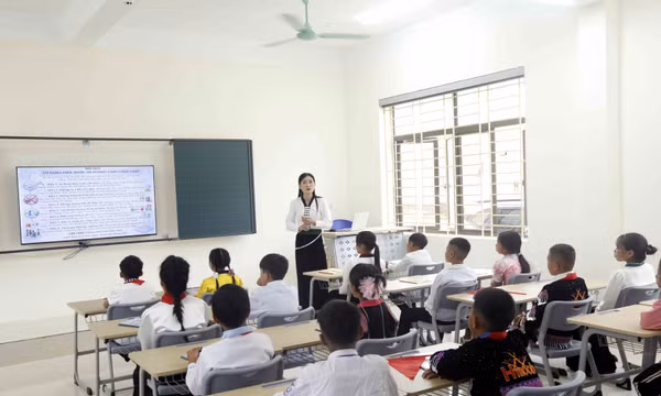 Niềm vui của học sinh vùng biên Sơn La trong ngôi trường mới