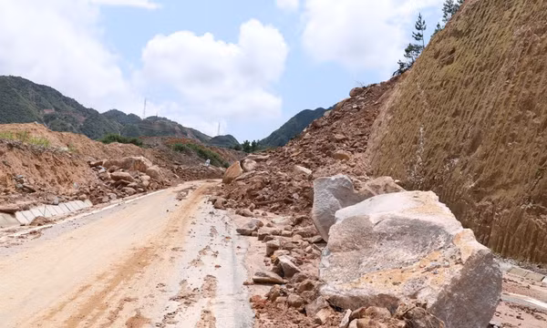 Bộ Xây dựng công bố tình huống khẩn cấp khắc phục hạ tầng giao thông ở Lào Cai, Lai Châu