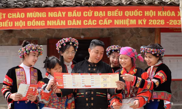 Đồng bào nơi cực Bắc Tổ quốc chuẩn bị cho Ngày hội toàn dân