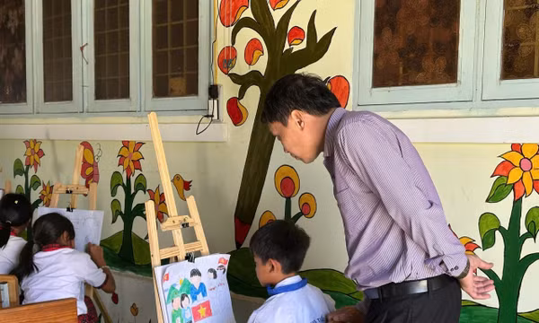Gieo mầm ý thức công dân cho học sinh Xơ Đăng qua nét vẽ cổ động về bầu cử
