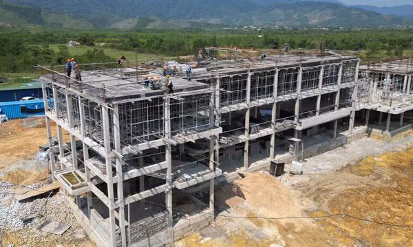 Xây trường nội trú liên cấp - chắp cánh ước mơ cho trẻ em vùng biên