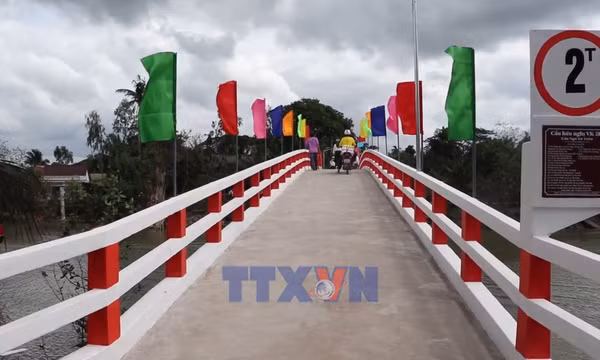 Chiếc cầu nối nhịp bờ vui ở xã vùng sâu An Lạc Thôn
