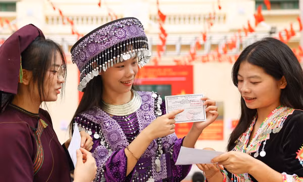Những 'bông hoa' núi rừng gửi trọn niềm tin vào lá phiếu giữa lòng Thủ đô