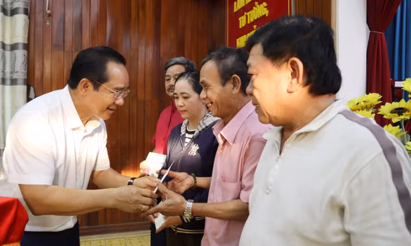 Chăm lo Tết cho người có công, hộ nghèo vùng biên giới
