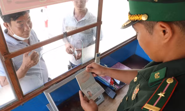 Giữ bình yên biên giới, ngăn chặn xuất nhập cảnh trái phép từ sớm