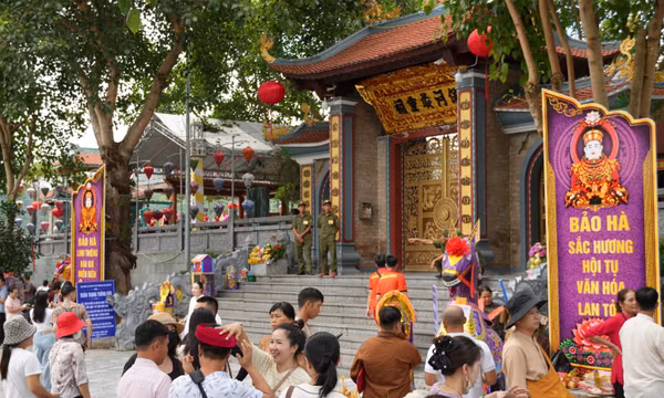Lễ hội đền Bảo Hà thu hút hàng vạn du khách