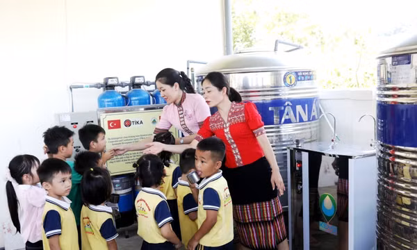 Hỗ trợ nước sạch cho học sinh mầm non vùng thiên tai