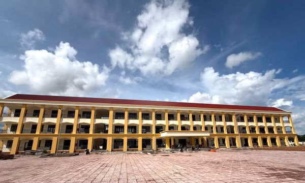 Mở rộng cánh cửa đến trường cho học sinh vùng biên