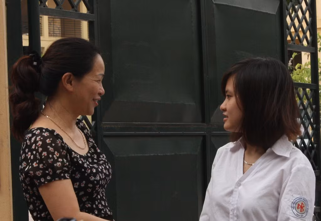 Hình ảnh thí sinh kết thúc môn thi tốt nghiệp đầu tiên ảnh 5