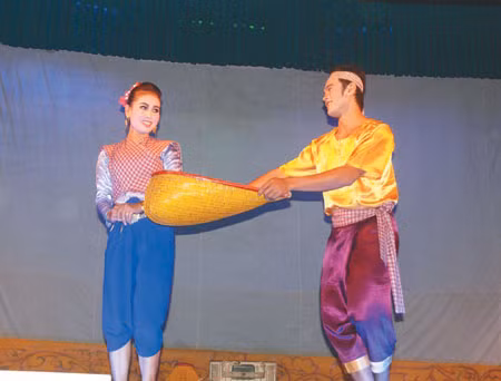 Trang phục truyền thống của phụ nữ Khmer ảnh 4