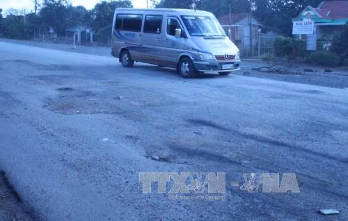 Quốc lộ 13 vừa rải thảm nhựa đã hỏng ảnh 2