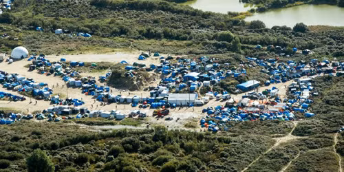 Pháp: 400 người nhập cư được đưa khỏi "rừng rậm" Calais ảnh 1
