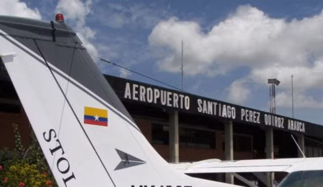 Máy bay Colombia hạ cánh khẩn cấp do không tặc ảnh 1